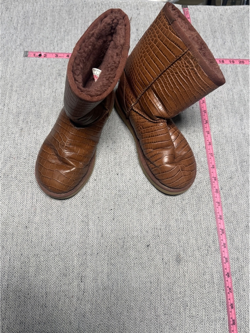 UGG Classic Brown Croc-Embossed Shearling Lined Boots US 5